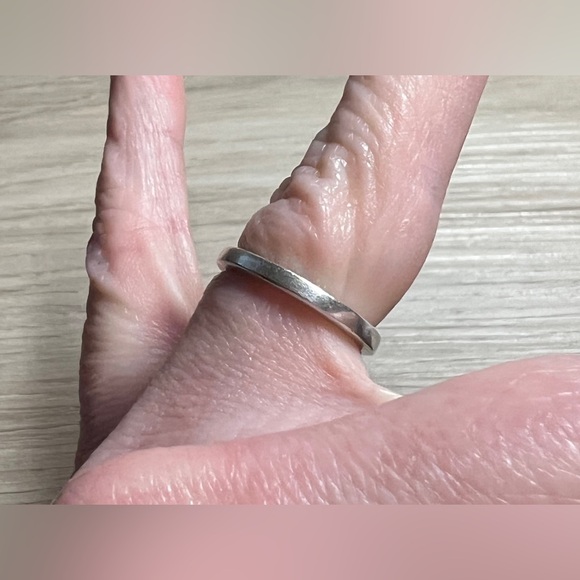 Vintage Designer Signed Barse Sterling Silver Thin Band Ring, Size 5, 1.9g - Picture 7 of 8